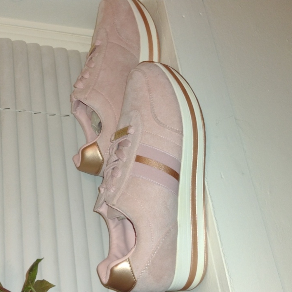shoes - Picture 2 of 7
